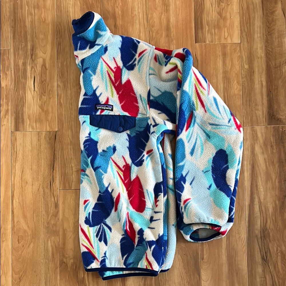 Patagonia leaf print synchilla fleece pullover